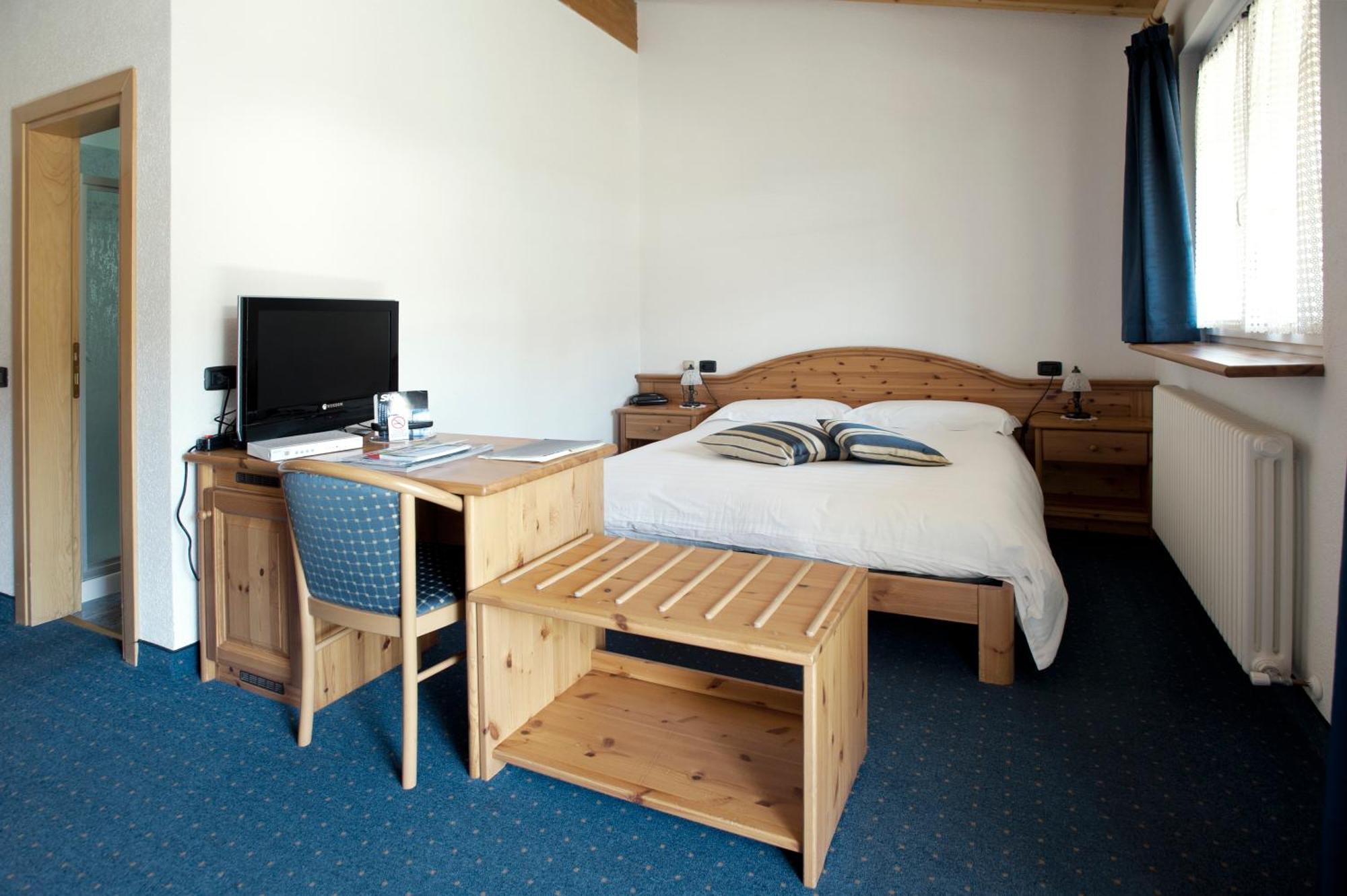 Sport Hotel Alpina Мадезімо Екстер'єр фото
